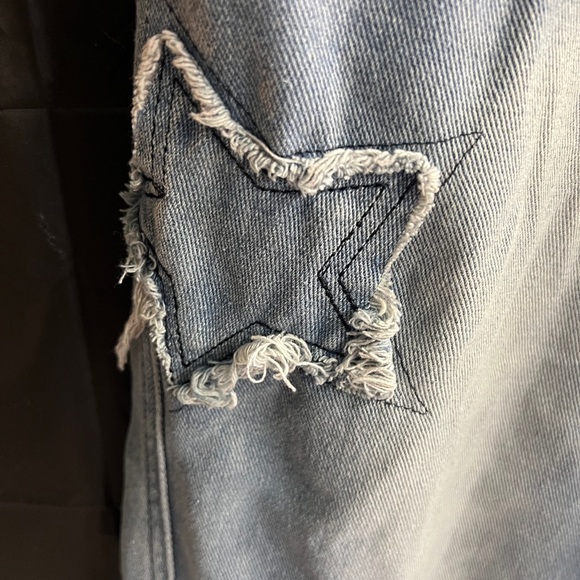 Distressed Star appliqué wide leg jeans - Picture 3 of 7